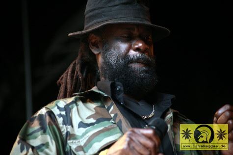 Rasta Pacey (Jam) with The Small Axe Band 13. Reggae Jam Festival - Bersenbrueck 11. August 2007 (4).JPG